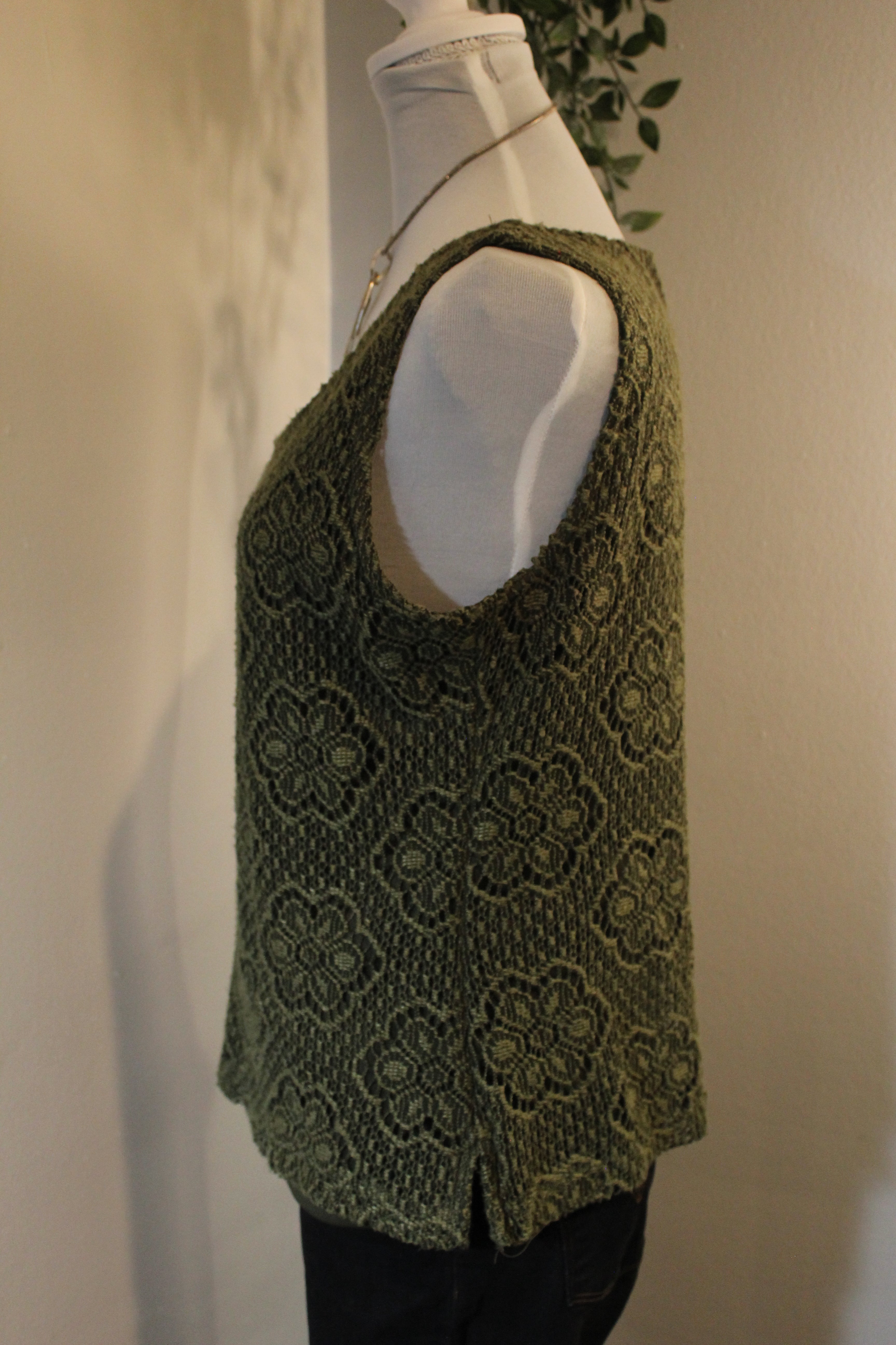 Green Lace Sleeveless Sweater Top