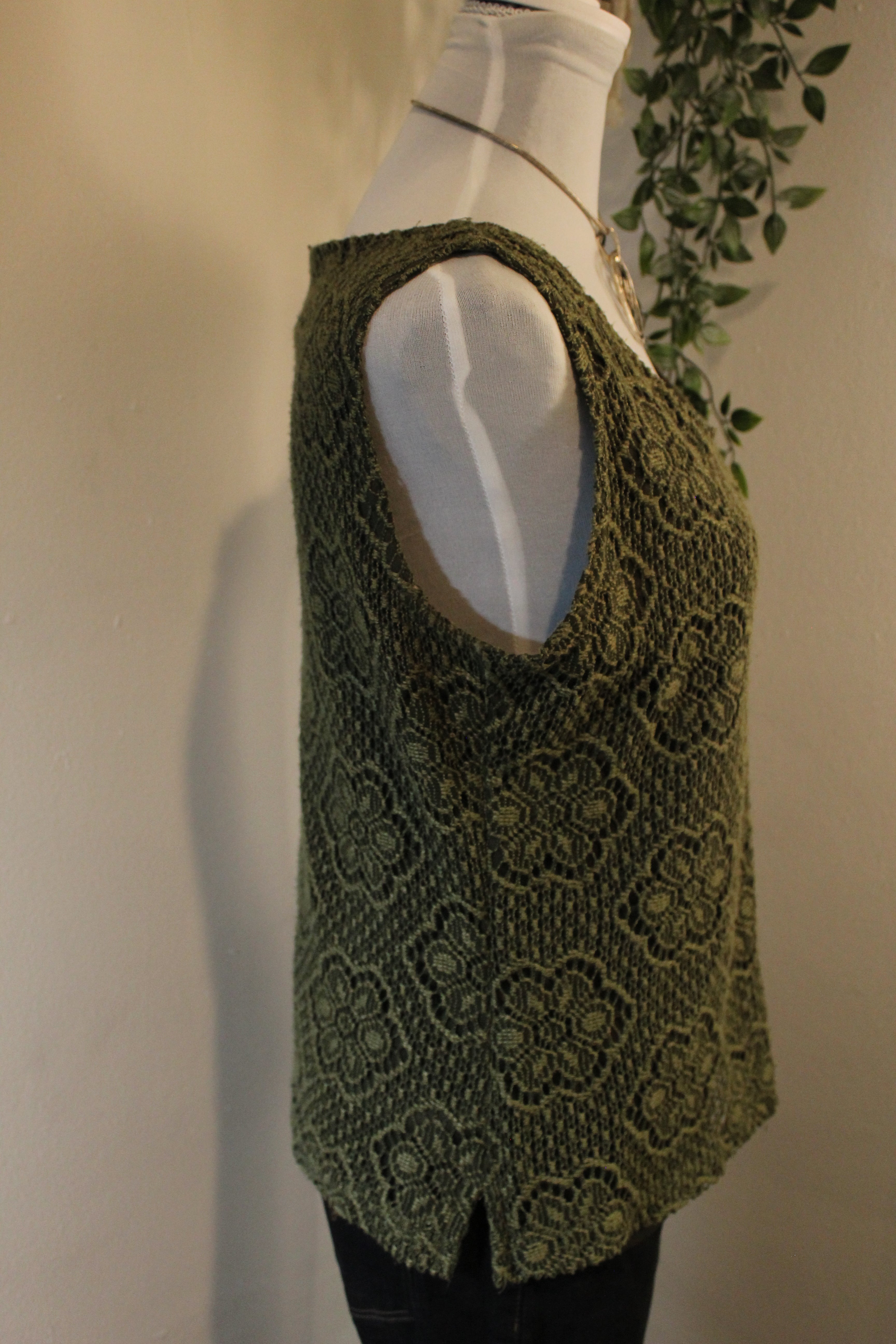 Green Lace Sleeveless Sweater Top