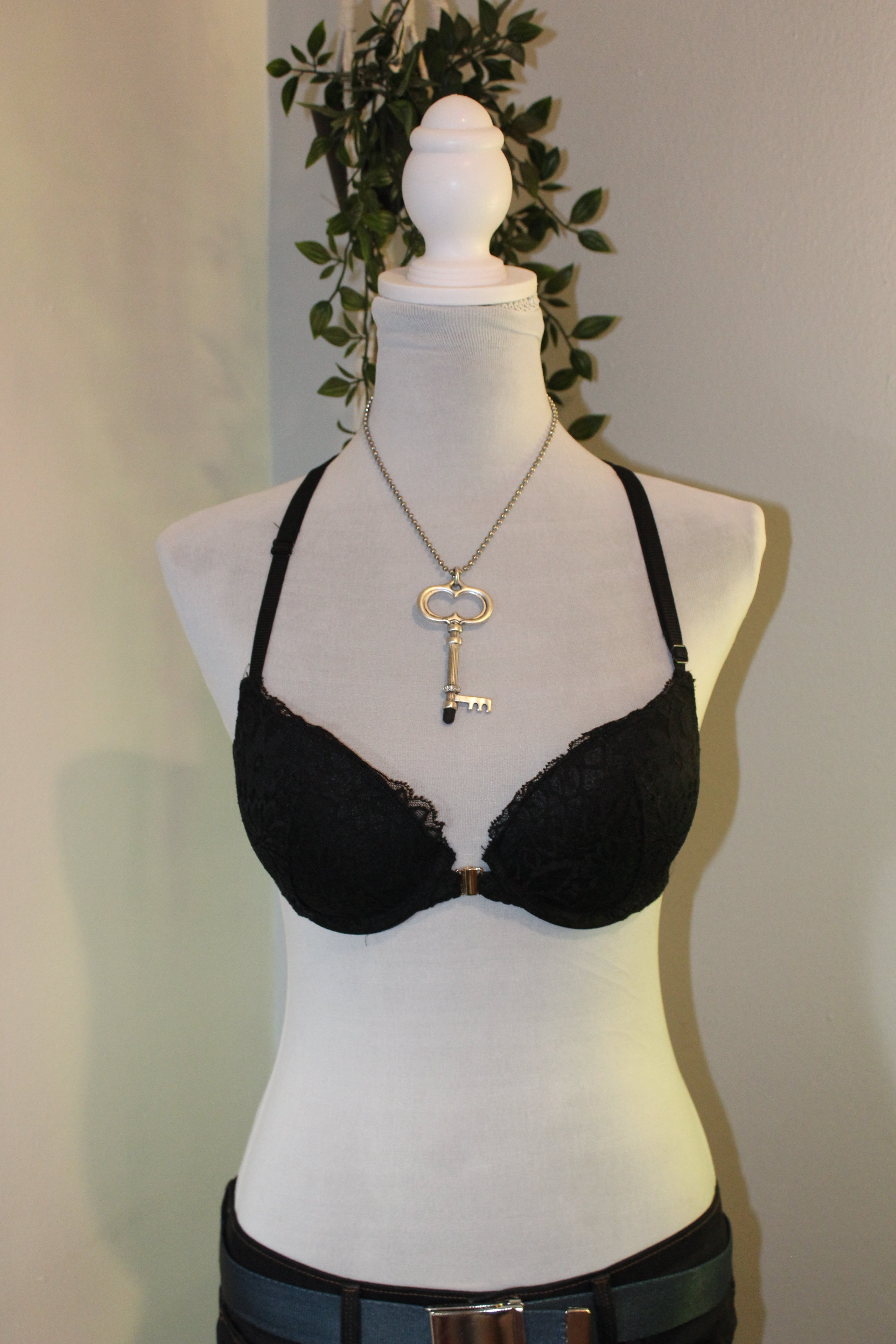 Black Lace Front-Closure Racerback Bra
