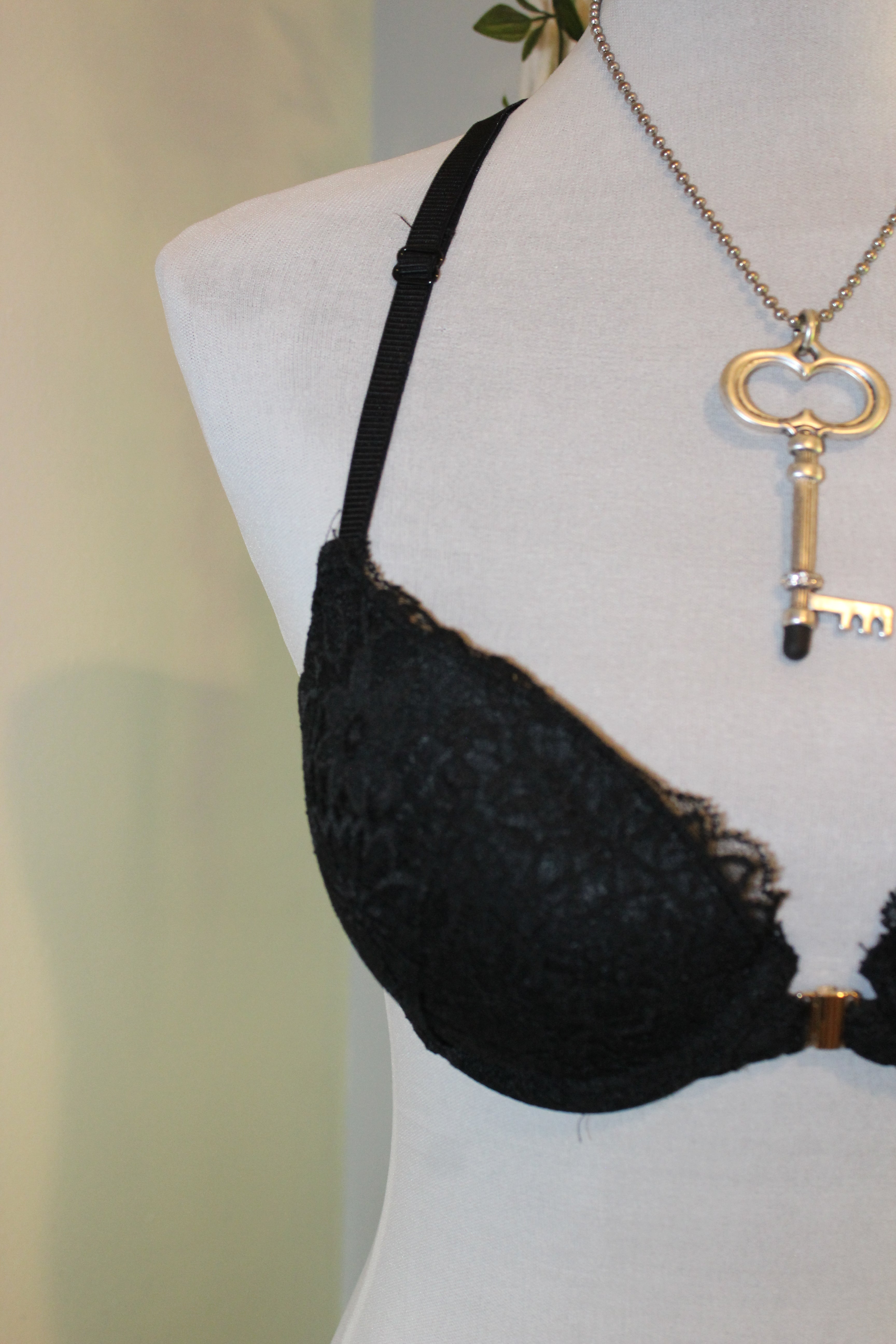 Black Lace Front-Closure Racerback Bra