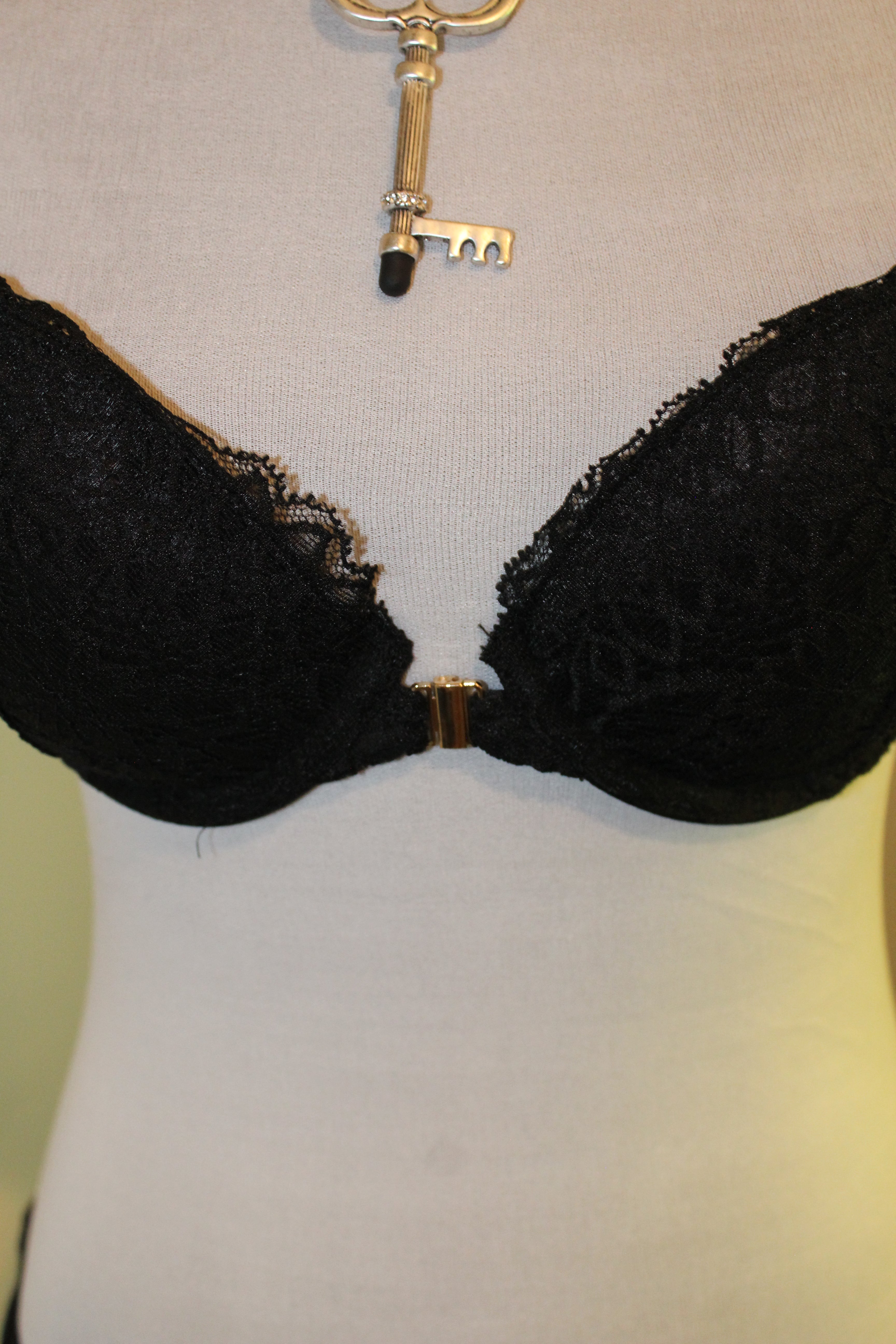 Black Lace Front-Closure Racerback Bra