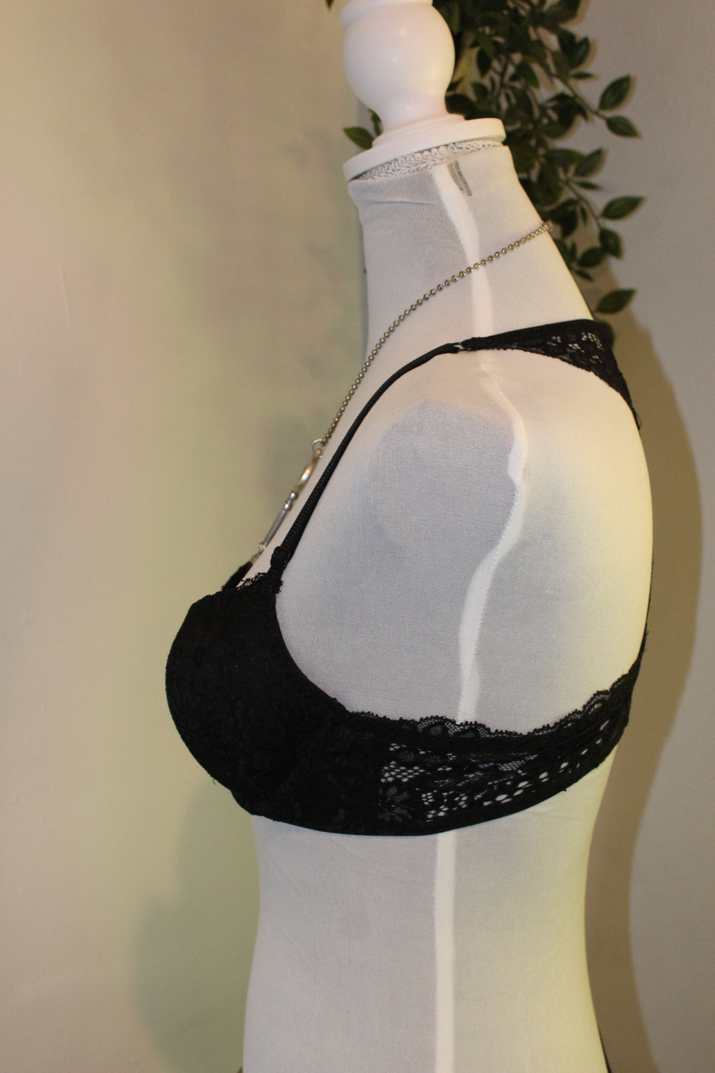 Black Lace Front-Closure Racerback Bra