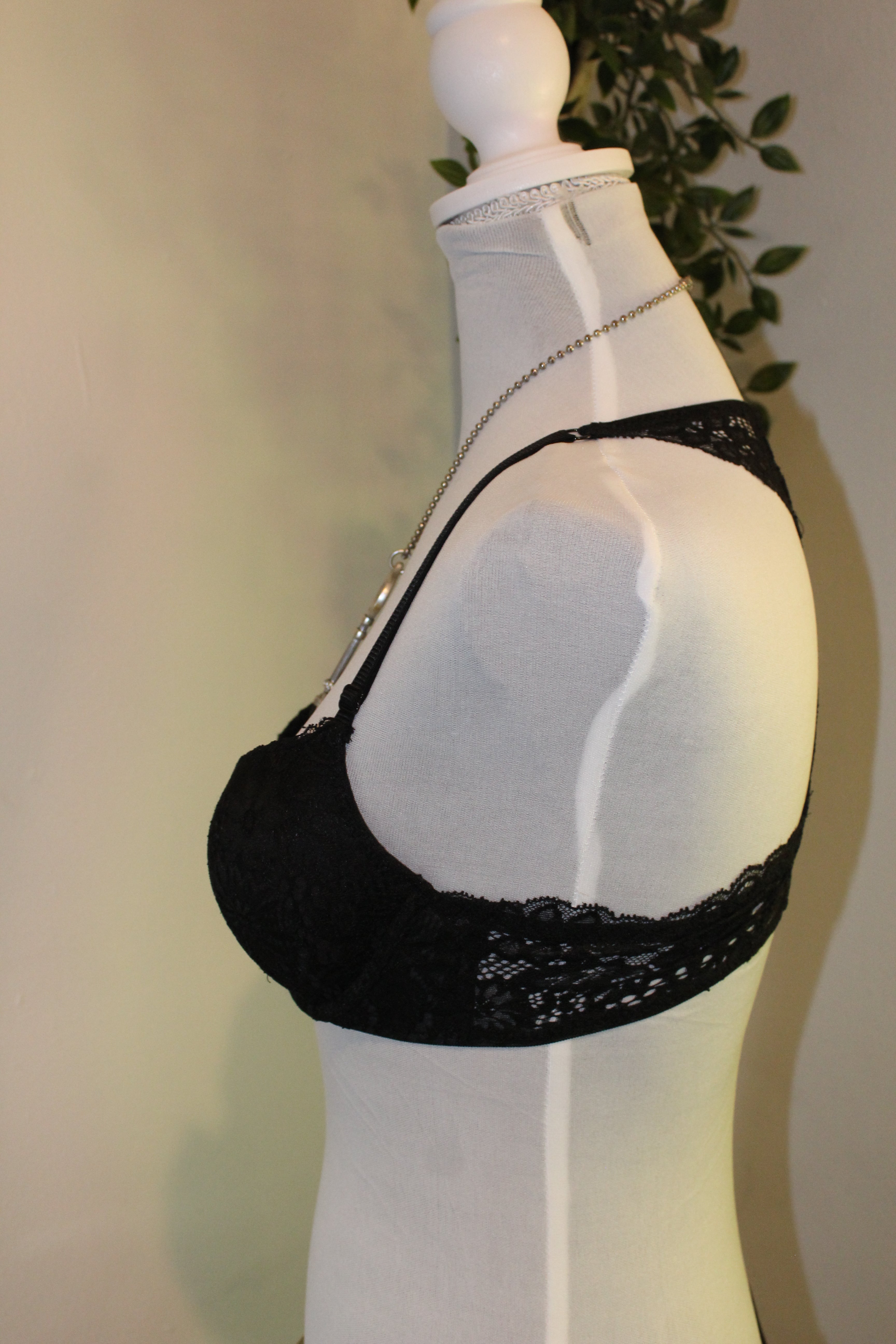 Black Lace Front-Closure Racerback Bra