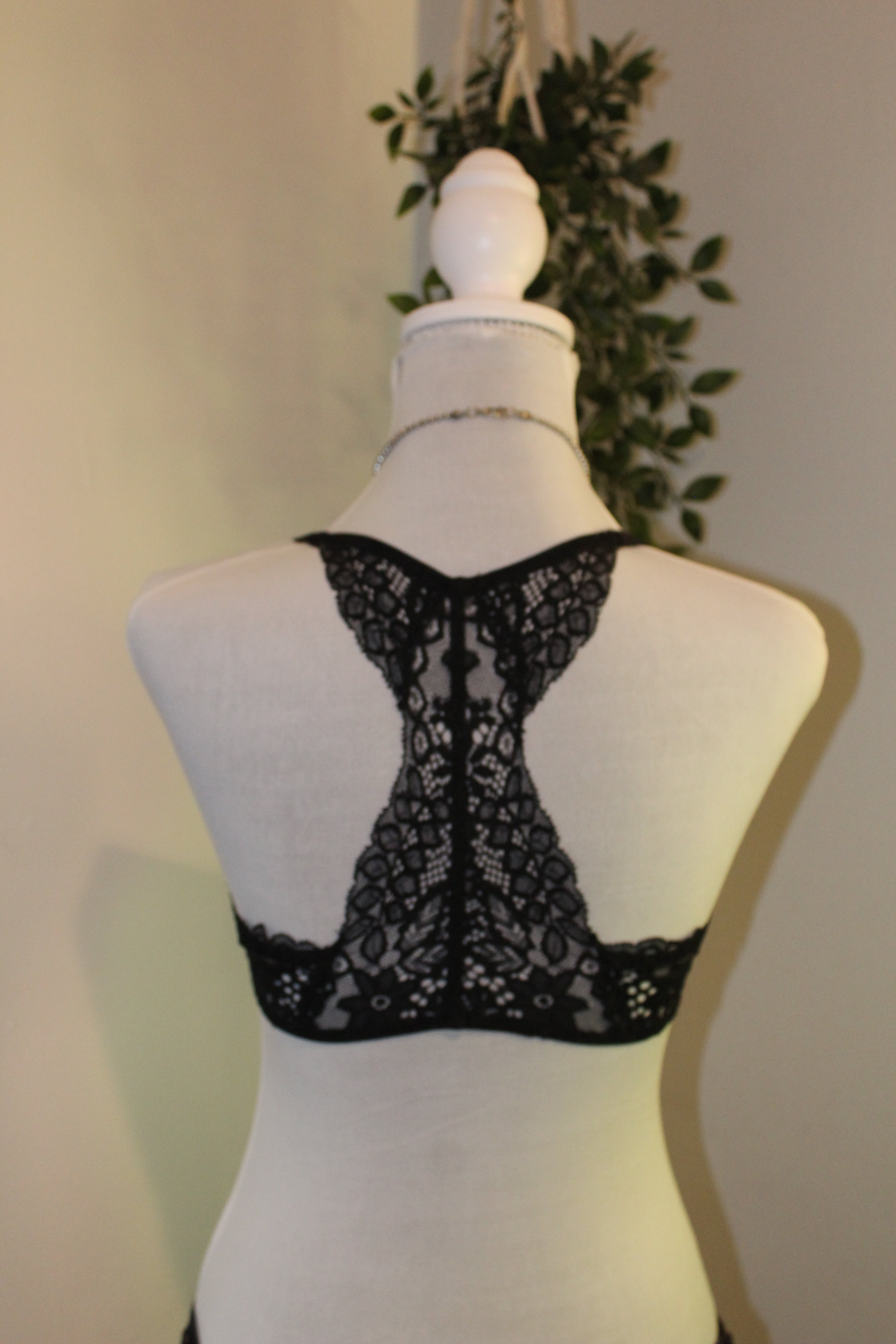 Black Lace Front-Closure Racerback Bra
